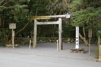 Medium_01　徴古館前入口